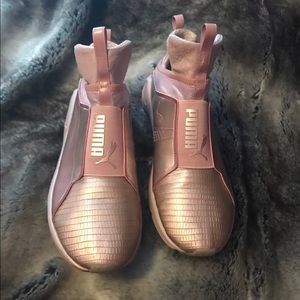 PUMA WOMENS SIZE 10 PUMA SNEAKERS